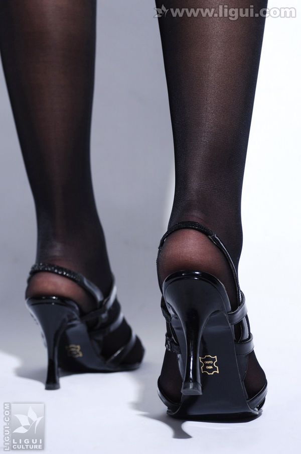 [丽 柜 LiGui] La photo "Black Silk Beauty New Beauty" du mannequin Wang Yu de belles jambes et pieds
