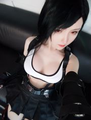 [Net Red Model Coser] Yi Xiao Yang Ze "Tifa Official Dress"