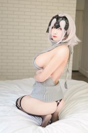 [网 红 Coser] Xuan-KaYa "Open Back Sweater"