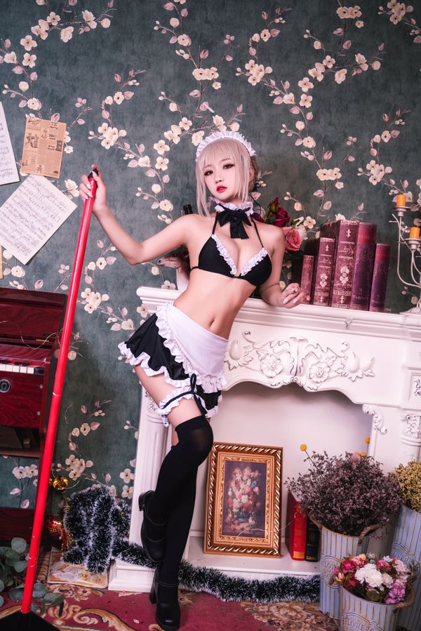 คือ Gui Huyao ใน w "Black Silk Maid" [COSPLAY Welfare]