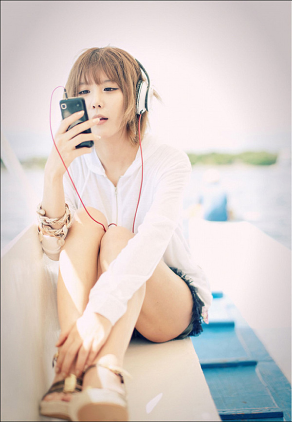 許允美(허윤미)《清新耳機少女》